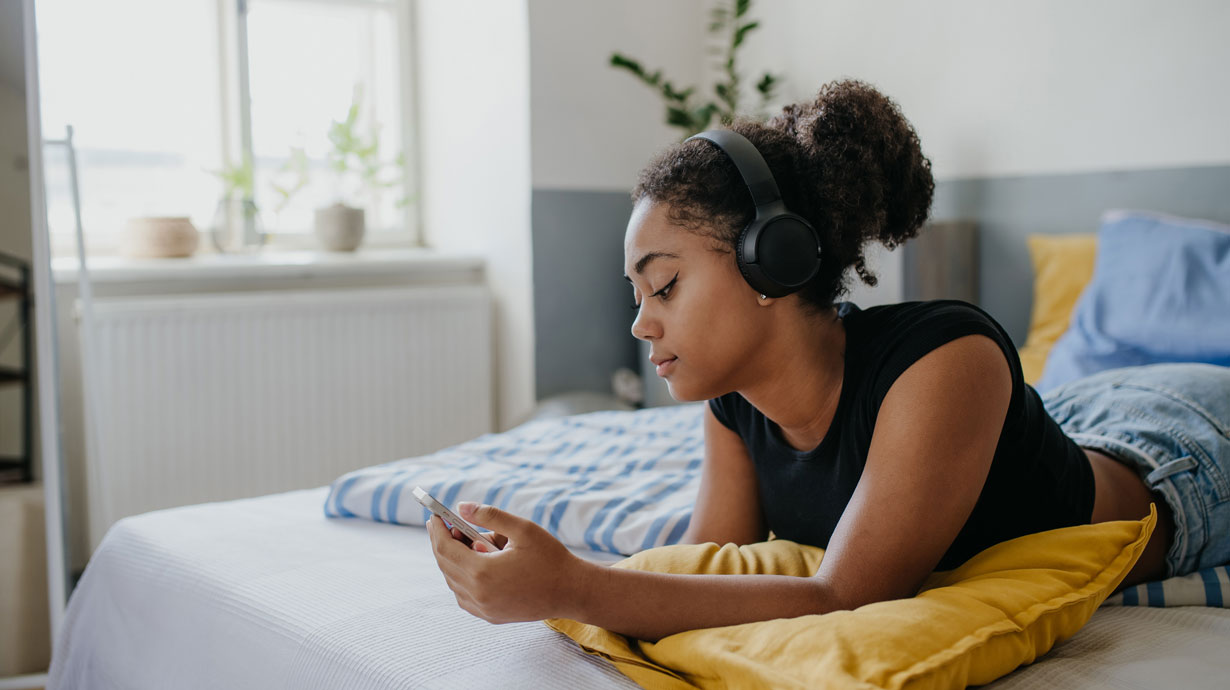 Passive Doom Scrolling Is Messing With Adolescent Mental Health—And It’s Worse Than We Thought